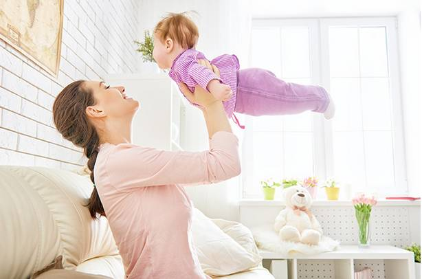 如何選擇合適的育兒嫂，關(guān)鍵因素解析(怎樣選擇育兒嫂)