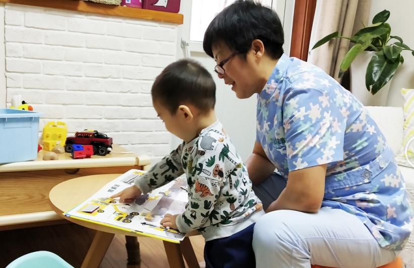 選擇育兒嫂享受高質(zhì)量家庭生活！